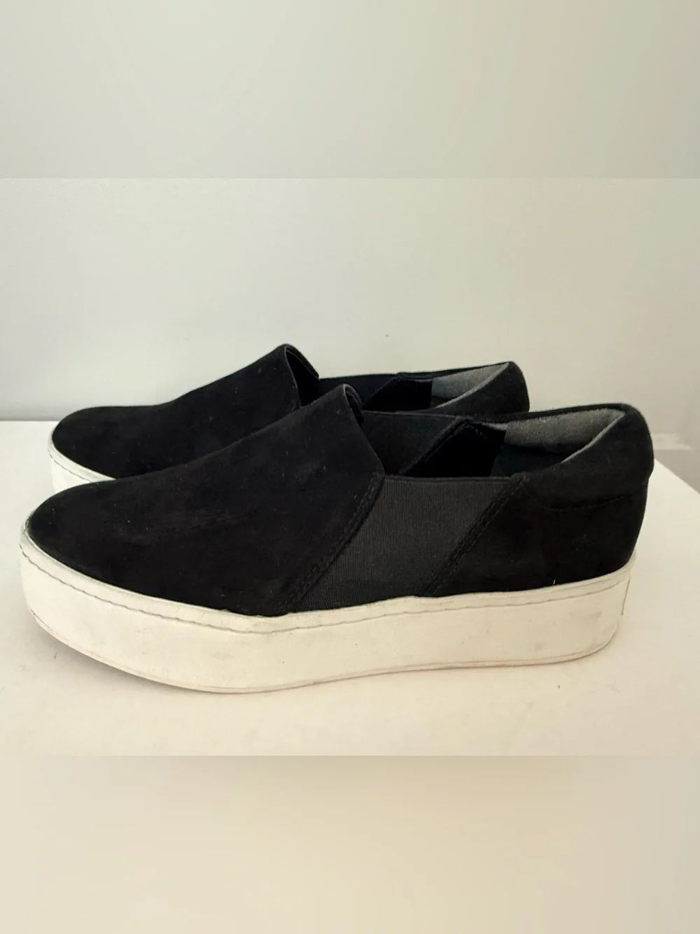 Vince comfortable black